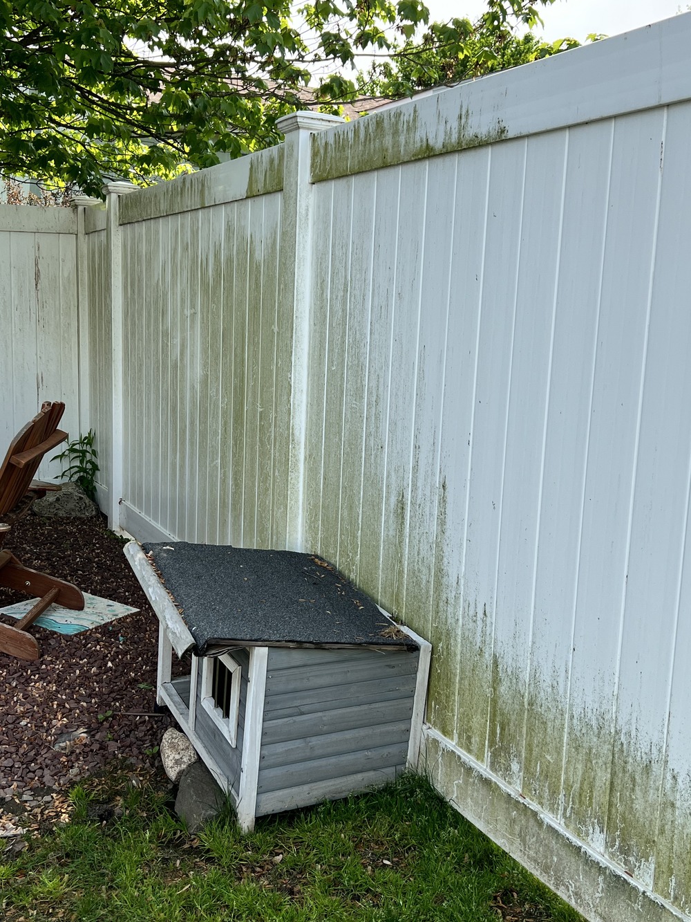 Vinyl siding fence washed and restored to like new in Ridgewood, NJ